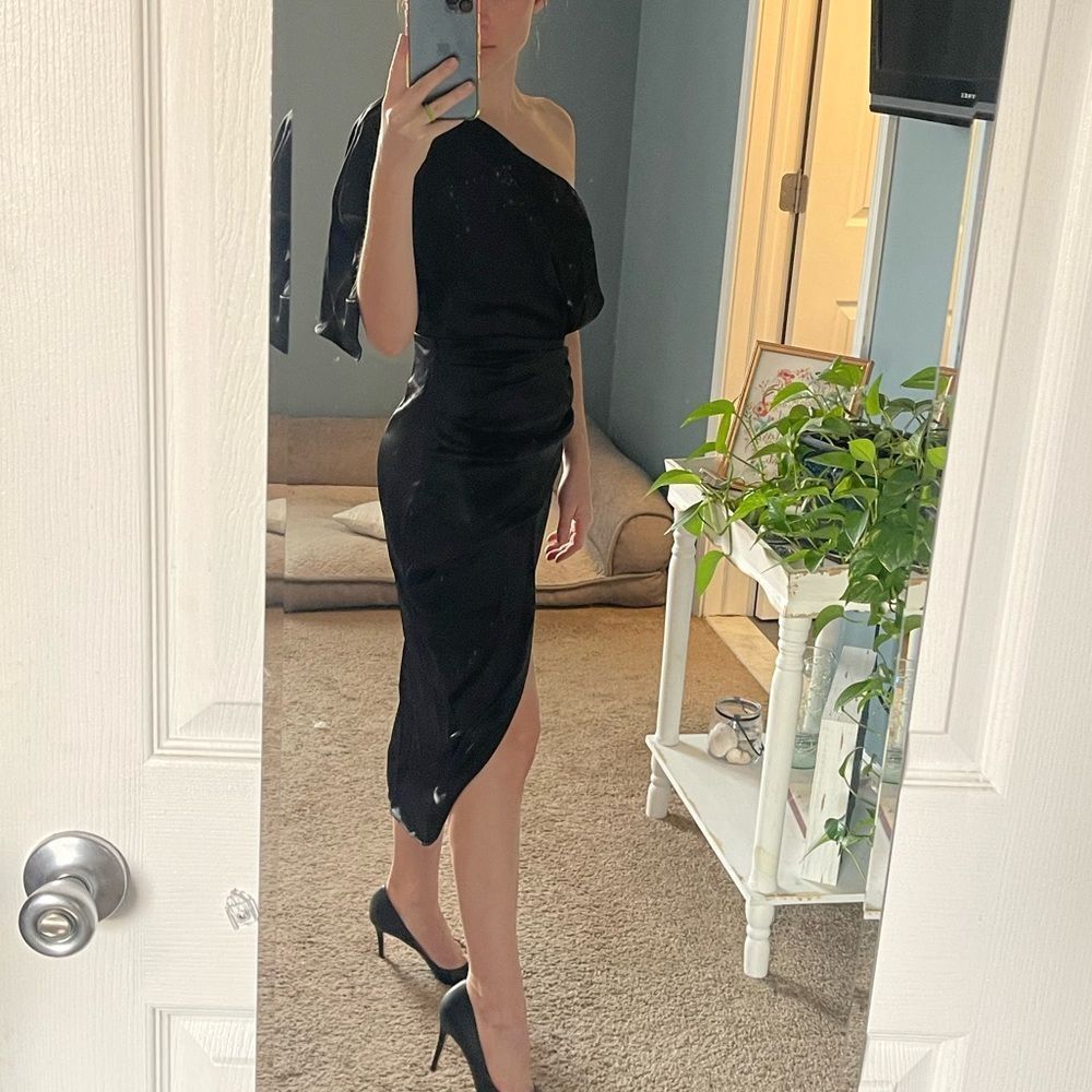 One shoulder satin black dress with front slit. Size S. NWT.